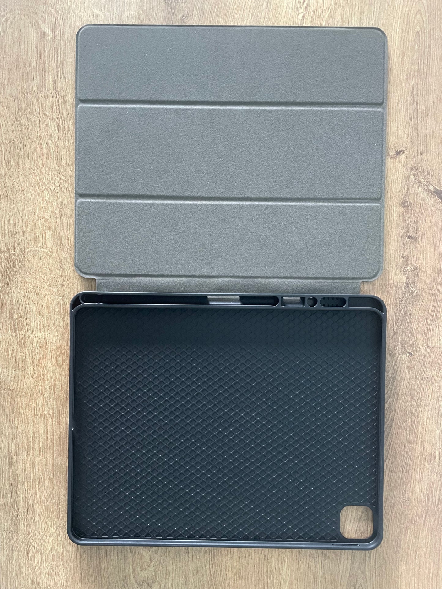 iPad 7/8/9 Premium Smart iPad Case with premium finish - كفر ايباد ملمس غني ومميز