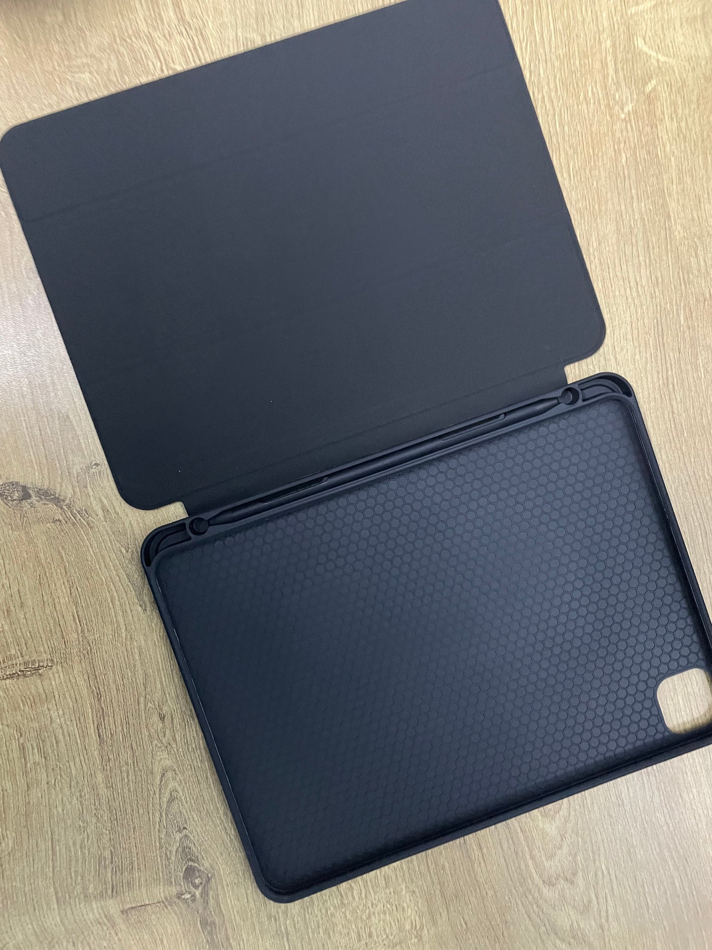 Pro 11 - Smart Classic Black Case مع مكان للقلم