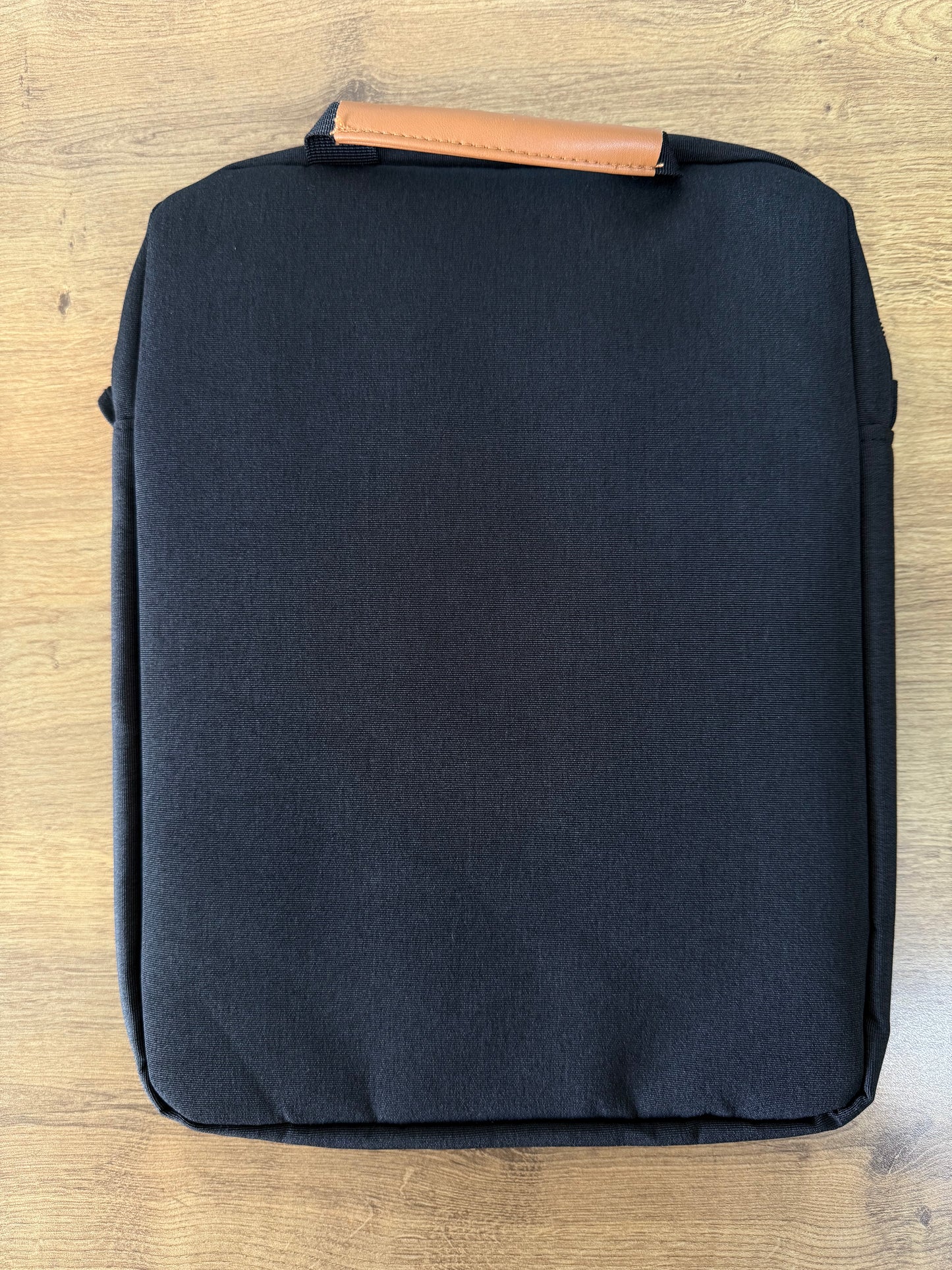 شنطة ايباد سحابين مع مكان للاكسسوارات مع قشاط