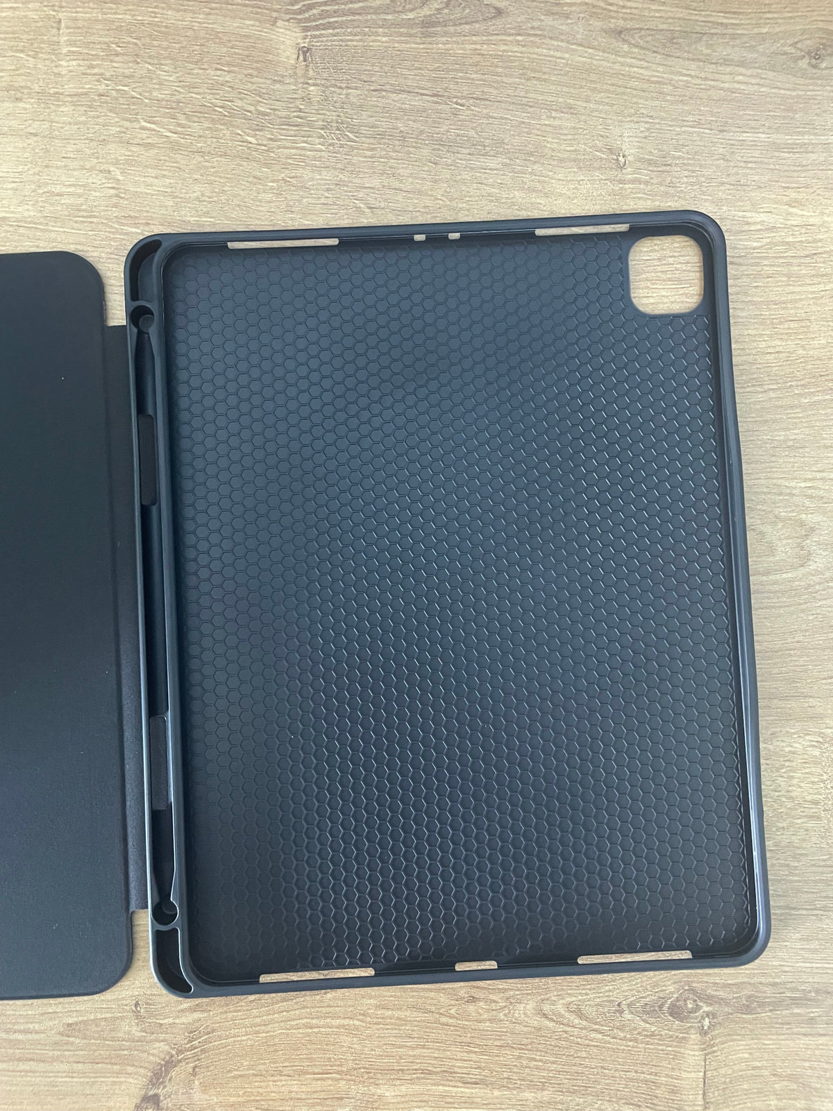 Pro 12.9 Black Case with Pencil Holder - iPady Palestine